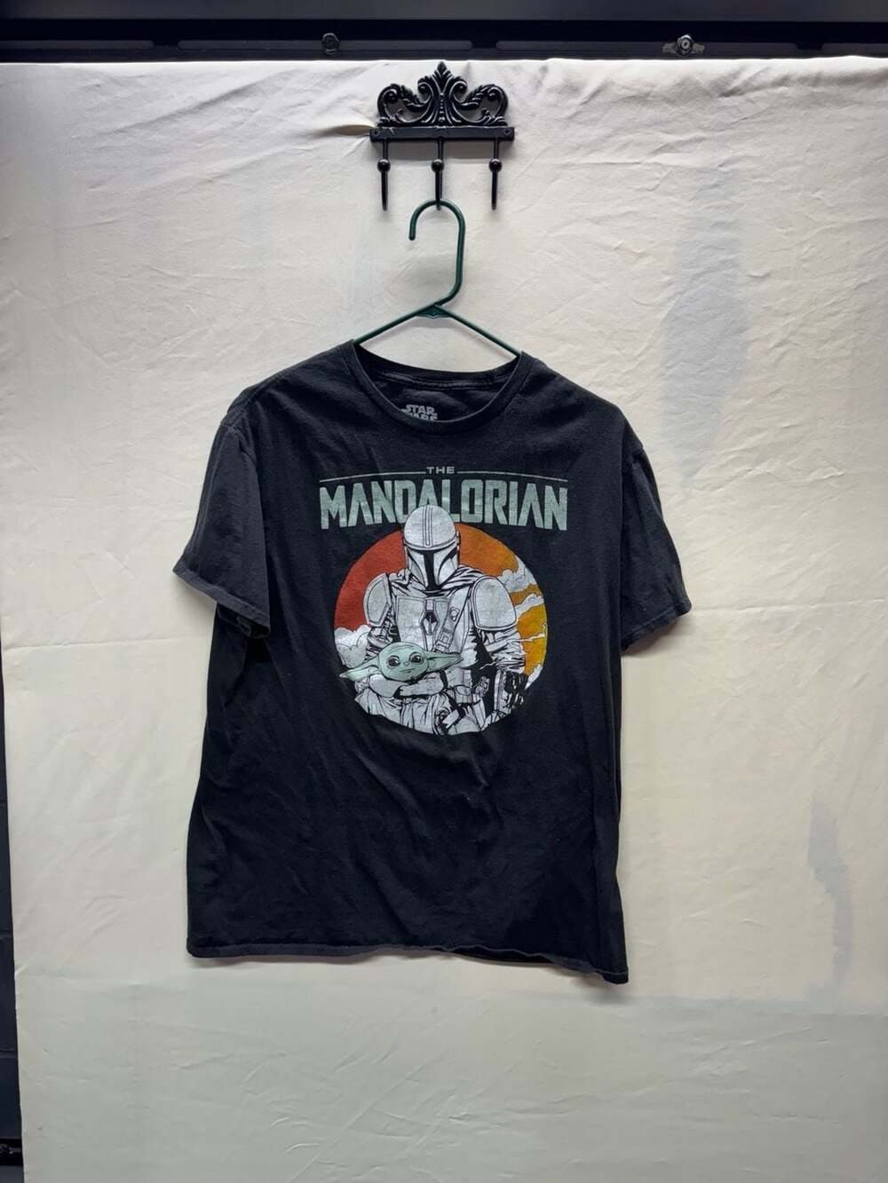 Star Wars The Mandalorian Din Djarin and Grogu Retro Scene T-Shirt